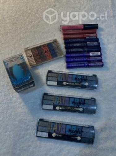 Lote pequeño de maquillaje