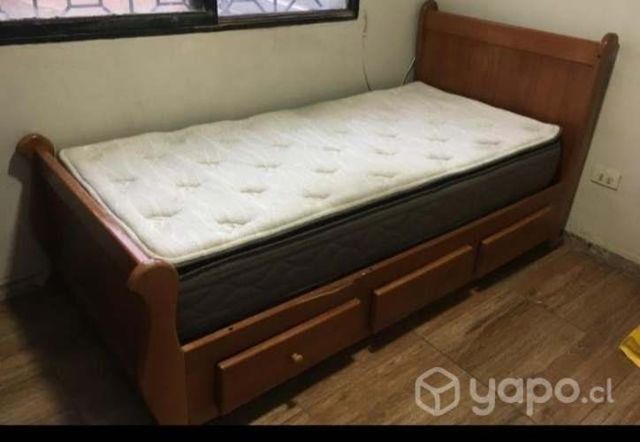 Cama de madera con cajones