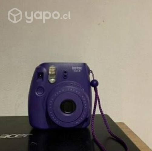 Cámara polaroid morada