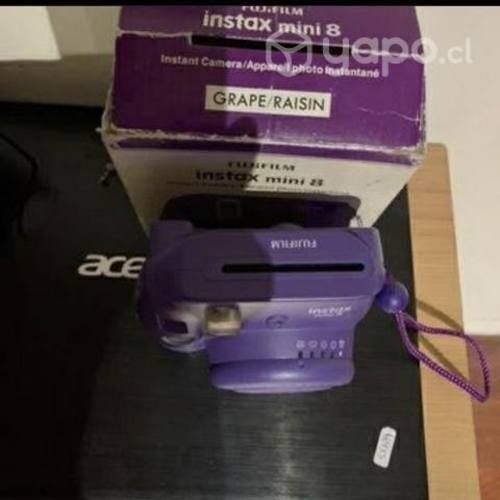 Cámara polaroid morada