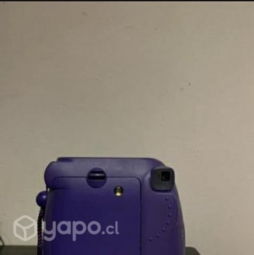 Cámara polaroid morada
