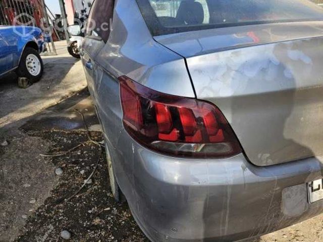 Foco trasero peugeot 301 2018