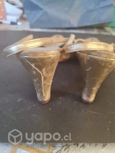 Zapatos dorados antiguos 36