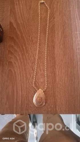 Cadena y medallón de oro y plata