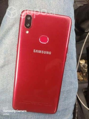 Celular a10s 32 gb de memoria.