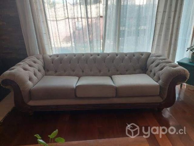 Sofá precioso capitoné