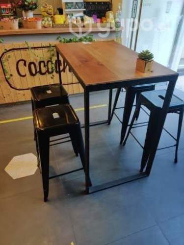 Mesa de roble alta terraza con cuatro pisos