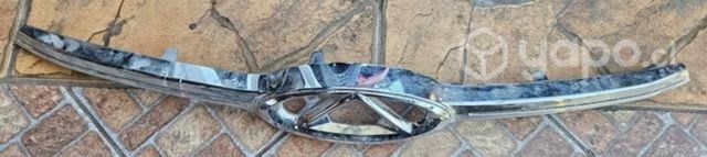 Emblema y cromado central Tiggo  bueno