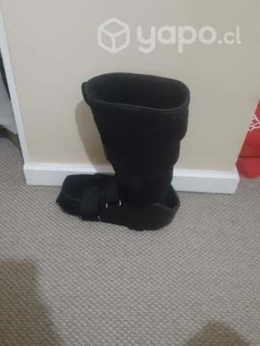 Muletas y bota ortopédica tallaL excelente estado