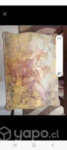 Mesa antigua puntada a nano con vase de vidrio