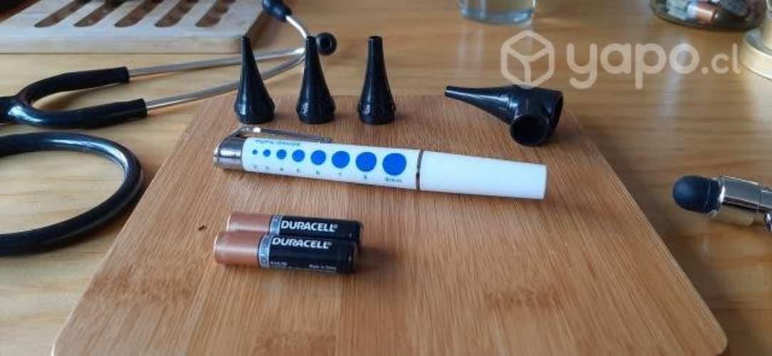 Otoscopio básico uso médico