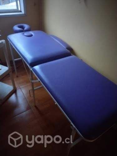 Camilla y máquina de masajes reductivos