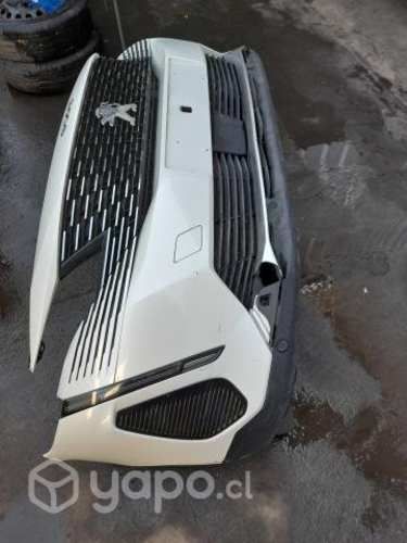 Peugeot 5008 año 2022 parachoque delantero