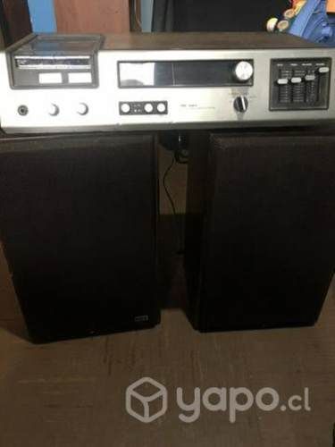 Equipo radio/cassette hecho en Chile por IRT