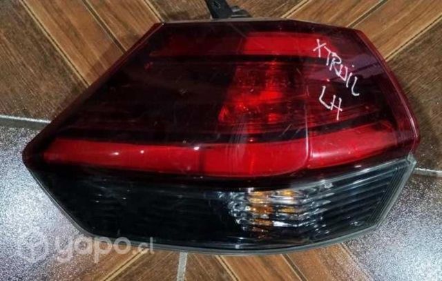 Foco trasero izquierdo nissan xtrail t32 2020