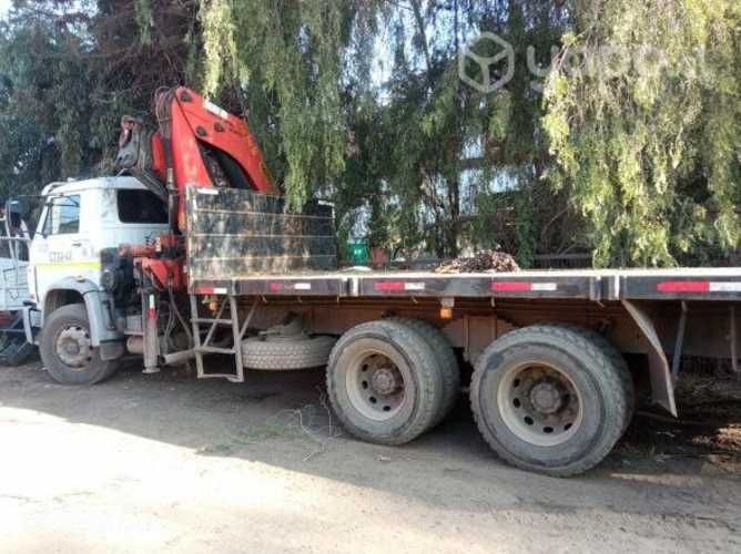 Se arrienda camión pluma