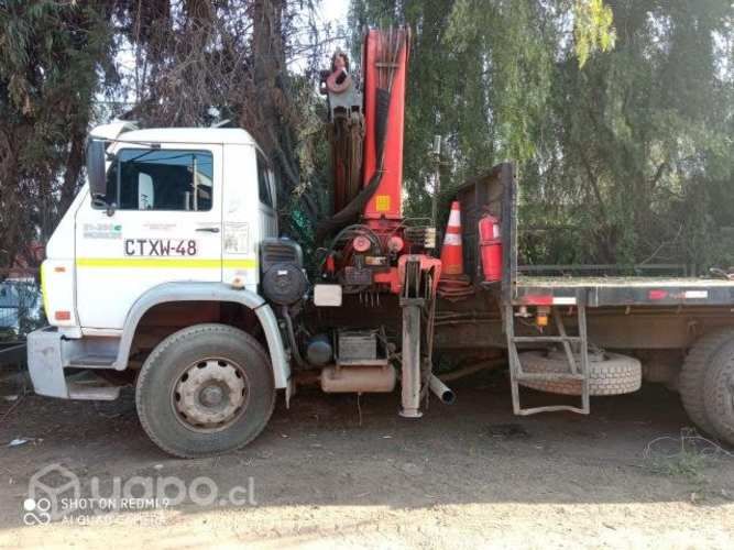 Se arrienda camión pluma