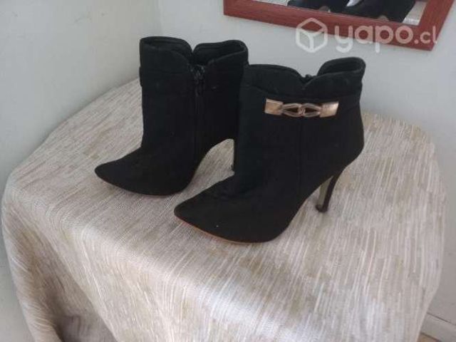 Botines, botas y zapatillas