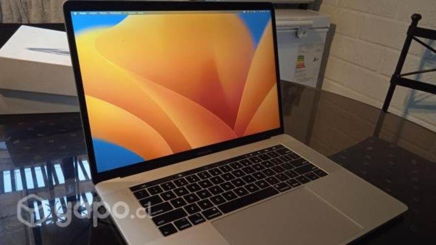 MacBook Pro 15&quot;, pantalla nueva, 3 meses de uso re