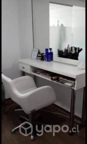 Sillón de peluquería y tocador