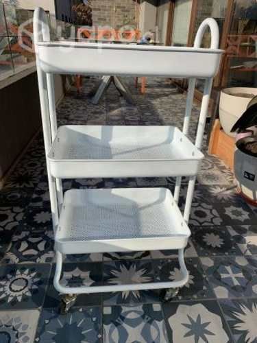 Carro metálico - tres bandejas - impecable