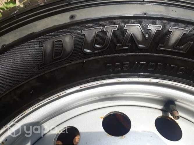 Llanta completa de camioneta Toyota