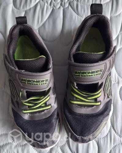 Zapatillas Skechers Gris/Negro N° 30 usados