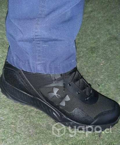Botin UNDER ARMOUR