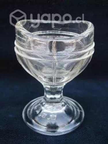 Antigua copa para lavado ocular