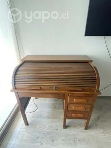 Escritorio antiguo recién restaurado