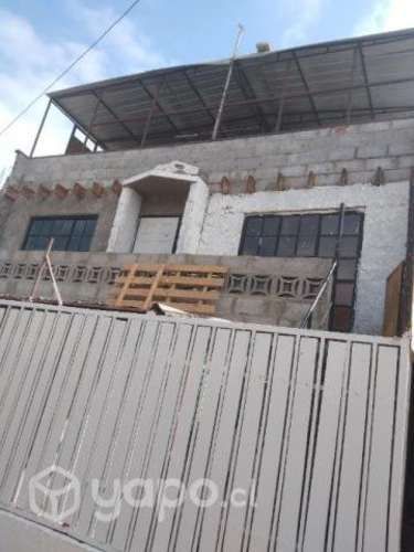 casa solida de 3 pisos