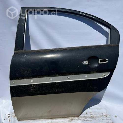 Puerta trasero izquierda Hyundai accent 2008