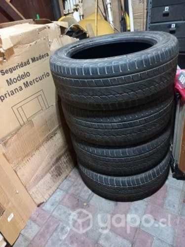 Tres (3) neumáticos Continental Cross 256/50 R 20