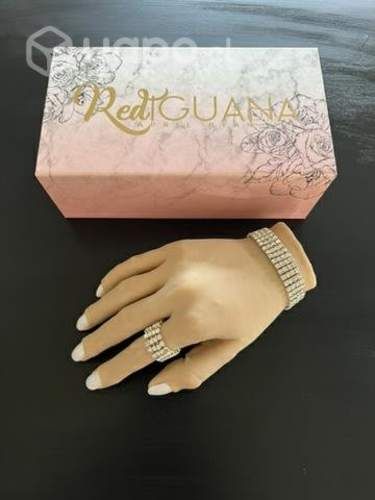 Mano de práctica manicure red iguana original