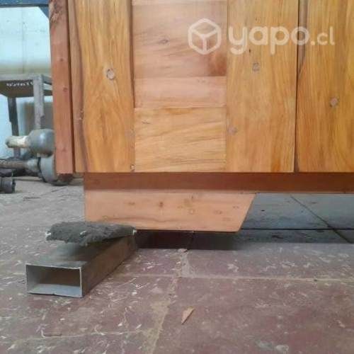 Mueble tipo buffet en roble