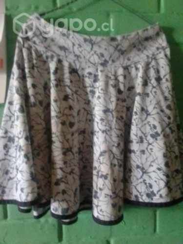 Linda falda corta talla M