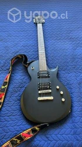 Guitarra eléctrica LTD con amplificador Marshall