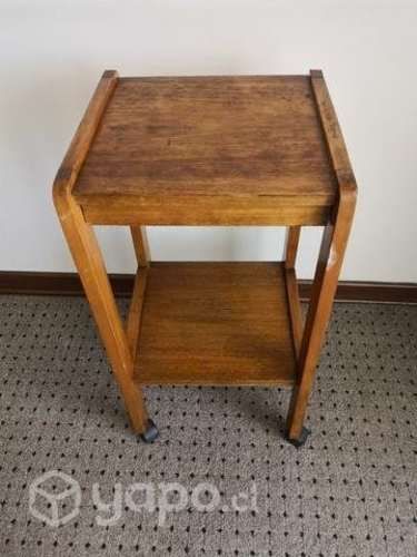 Mesa de teléfonos o llaves antigua