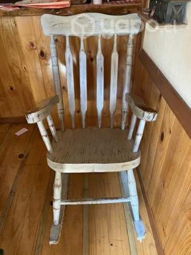 Silla mecedora impecable firme