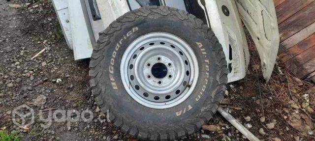 Neumatico con llanta r16