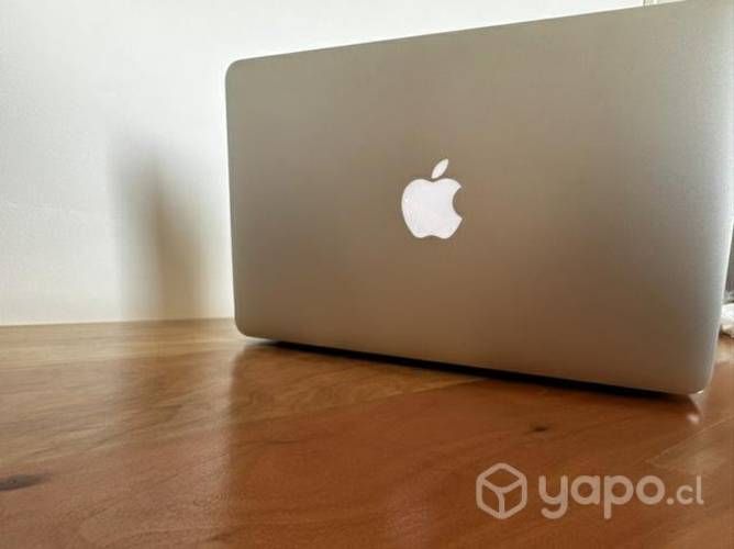 MacBook Air 11.6 Intel core i5 4gb ram 128 gb