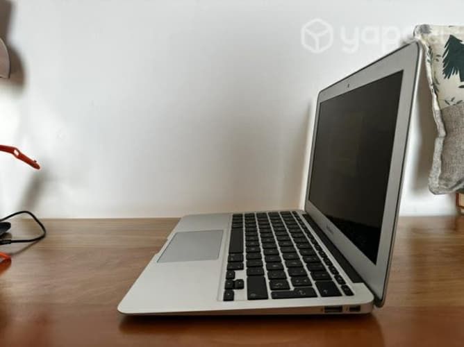 MacBook Air 11.6 Intel core i5 4gb ram 128 gb