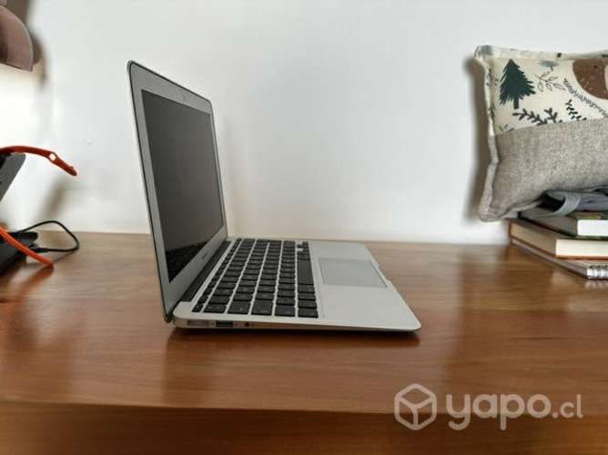 MacBook Air 11.6 Intel core i5 4gb ram 128 gb