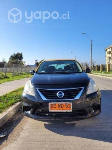 Taxi Básico Nissan Versa año 2012