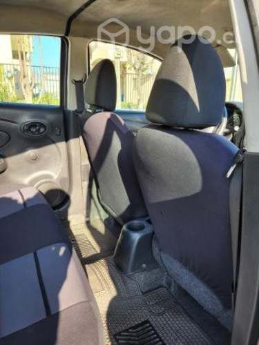 Taxi Básico Nissan Versa año 2012