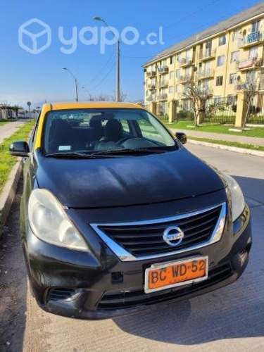 Taxi Básico Nissan Versa año 2012