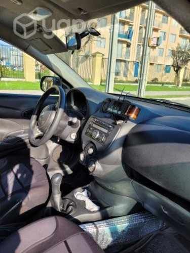 Taxi Básico Nissan Versa año 2012