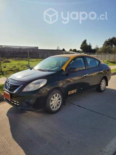 Taxi Básico Nissan Versa año 2012