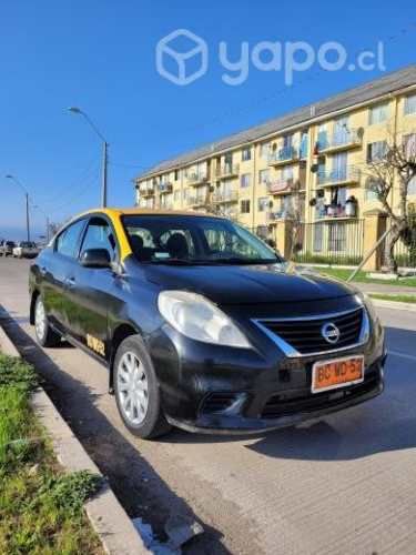 Taxi Básico Nissan Versa año 2012