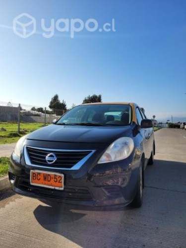 Taxi Básico Nissan Versa año 2012